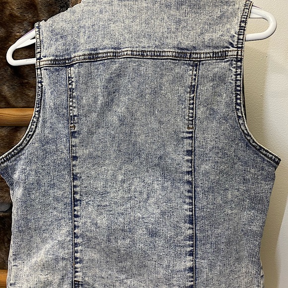 Jean vest! Great condition. - Picture 3 of 4